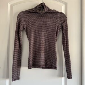 rag & bone turtleneck, ultra lightweight, like new! Burgundy/ grey houndstooth